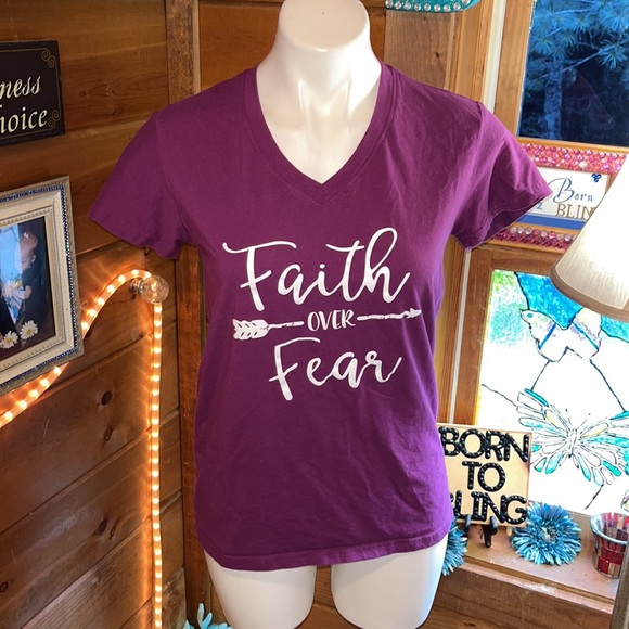 FAITH OVER FEAR v neck tee shirt top 💖WEAR YOUR FAITH💖 VERY PRETTY PURPLE - Picture 2 of 4